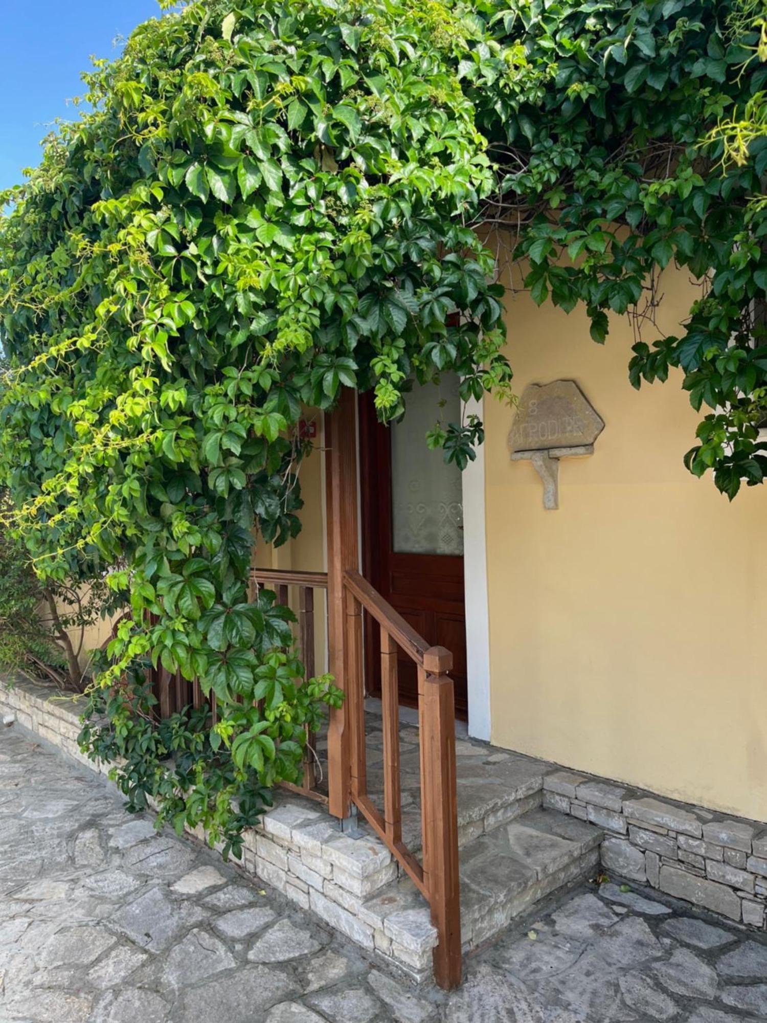Pantheon Apartments & Studios Marathókampos Exterior foto